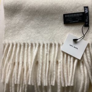 NWT Zara 100% wool scarf
